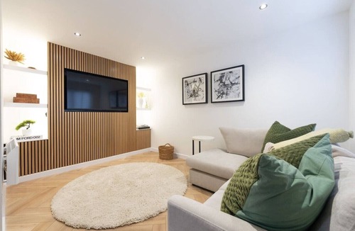 Bathgate House | Modern 2-Bed Armadale Stay | Parking & WiFi