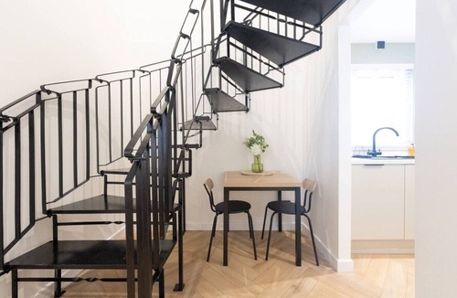 Bathgate House | Modern 2-Bed Armadale Stay | Parking & WiFi