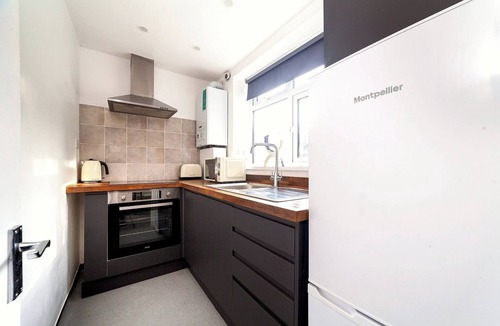 Childs Hill Apartment | Modern 2-Bed Flat Golders Green Free Parking