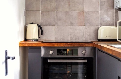 Childs Hill Apartment | Modern 2-Bed Flat Golders Green Free Parking