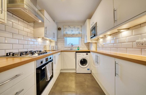 Cowlairs Apartment | Modern 2 Bed Flat with Free Parking