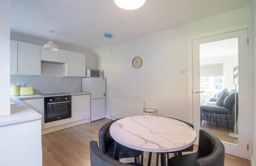 Airdrie House | Modern 2-Bedroom Home near Glasgow and Edinburgh