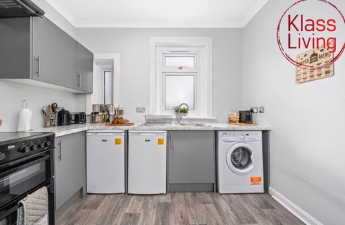 Glasgow Apartment | Modern 2 bedroom apartment with shower room