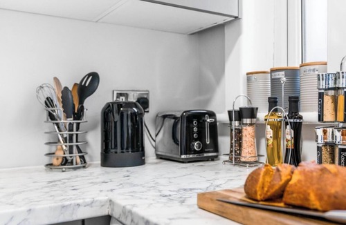 Glasgow Apartment | Modern 2 bedroom apartment with shower room