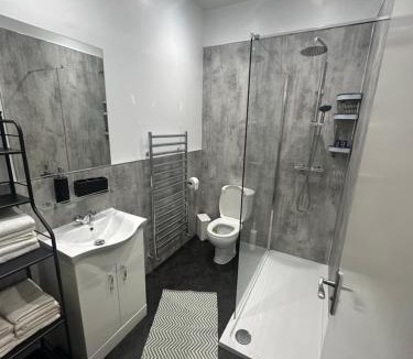 Douglas Apartment | Modern 2-Bedroom Apartment - Heart of Douglas