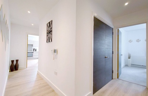 Poplar Apartment | ⁠Modern 2Bed Apartment in Poplar near Canary Wharf
