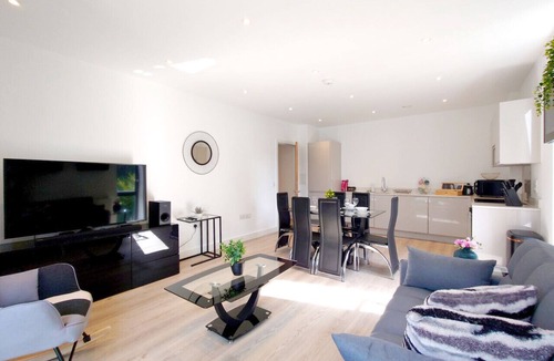 Poplar Apartment | ⁠Modern 2Bed Apartment in Poplar near Canary Wharf