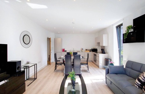 Poplar Apartment | ⁠Modern 2Bed Apartment in Poplar near Canary Wharf