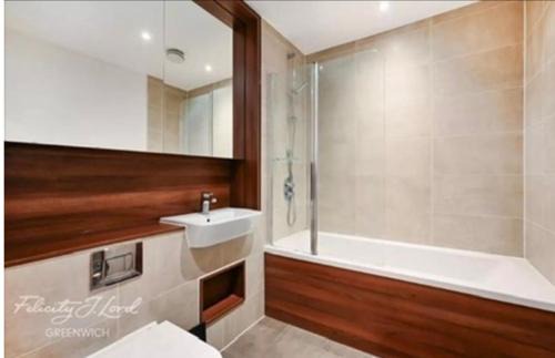 Peninsula Apartment | Modern 2bed Apt with pool access step from The O2