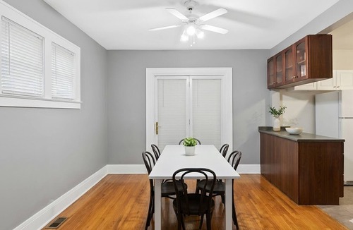 East Windsor House | Modern 2BR Apartment | Parking & WiFi