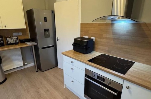 Bellshill Apartment | Modern 2BR Cottage Flat