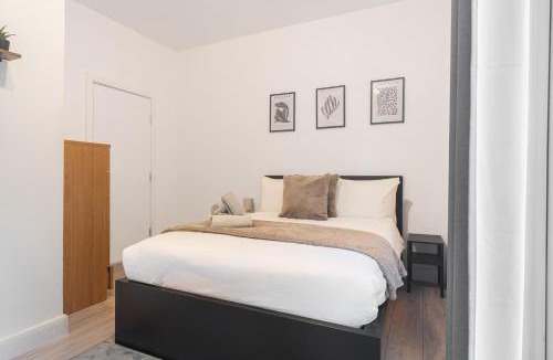 Edgware Apartment | Modern 3 Bed Flat - 3 En-Suites - Parking - near Wembley