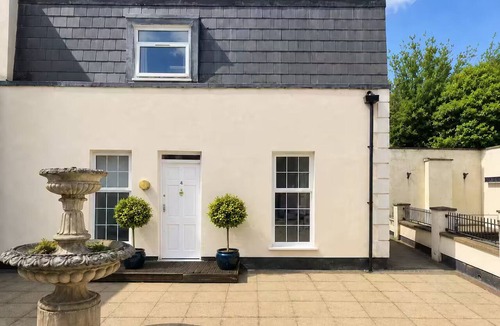 Whittington House | Modern 3 Bed Home in North London/Sleeps up to 8