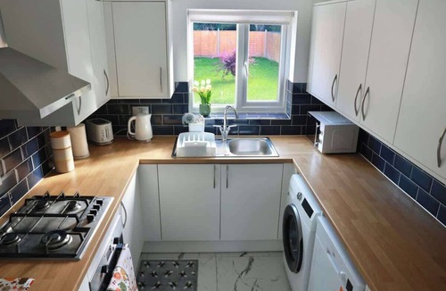 Maidstone House | Modern 3BR | Near Mote Park | Wi-Fi & Free Parking