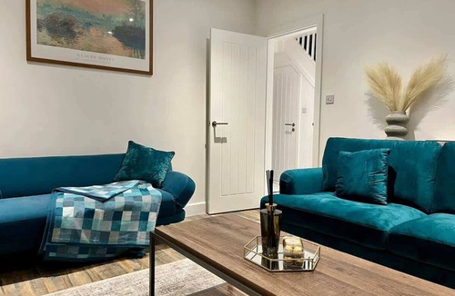 Maidstone House | Modern 3BR | Near Mote Park | Wi-Fi & Free Parking