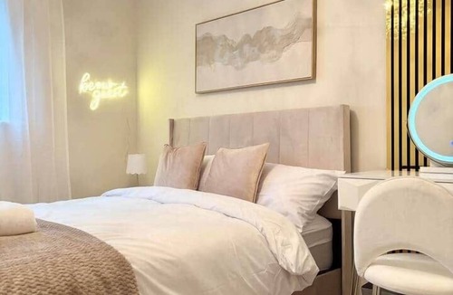 Leeds House | Modern 4-Bed House Sleeps 9 Free Parking, Leeds