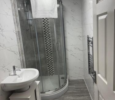 Tea Green House | MODERN 4BED HOUSE NEAR Luton Airport, M1 and amenities