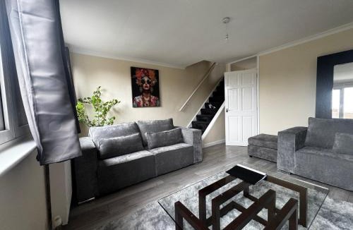 Tea Green House | MODERN 4BED HOUSE NEAR Luton Airport, M1 and amenities