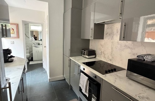 Northumberland Park House | Modern 4BR Home | Walk to Station | Sleeps 9 Minute from Tottenham Stadium