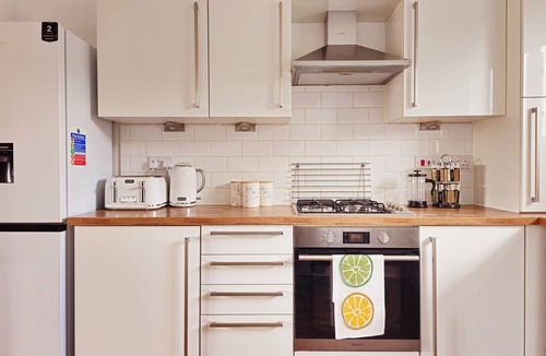East End House | Modern 5 Bed Townhouse with Free Parking