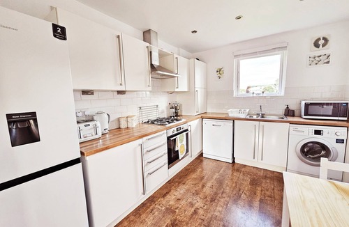 East End House | Modern 5 Bed Townhouse with Free Parking