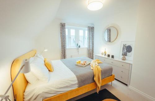 South Woodham Ferrers House | Modern 5-Bedroom Family House, Free Parking Included