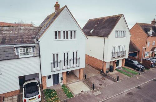 South Woodham Ferrers House | Modern 5-Bedroom Family House, Free Parking Included