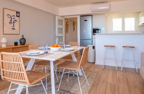 Palamos Apartment | Modern Air-Conditioned Apartment Facing Beach in Palamós