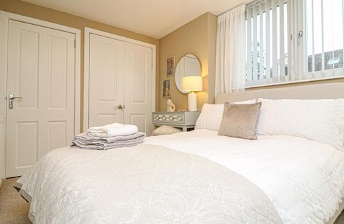 Helensburgh Apartment | Modern And Cozy Apex Apartment