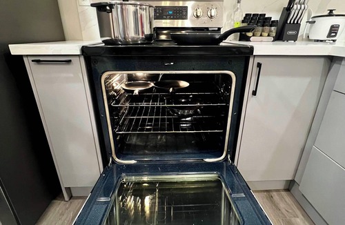 Bridlewood House | Modern and Newly Renovated 4-bedroom 2 bathroom house with WiFi in Toronto