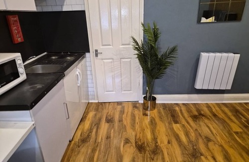 Grove Green Apartment | Modern apartment 2 minute walk from tube station London,near Stratford