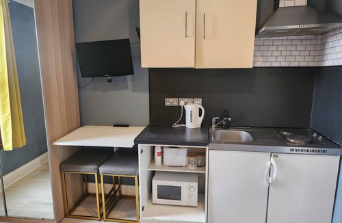 Grove Green Apartment | Modern apartment 2 minute walk from tube station London,near Stratford