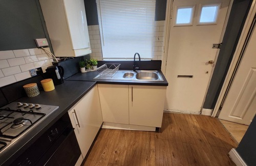 Grove Green Apartment | Modern apartment 2 minute walk from tube station London,near Stratford
