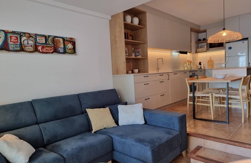 Pedrinya Apartment | Modern apartment with terrace and pool 50m from the beach