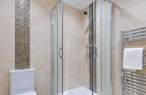 Oakleigh Apartment | Modern Bright Spacious 2 bed Barnet Apt