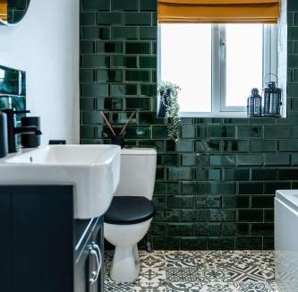 Chatham House | Modern Bungalow, Hot Tub, Work & Family Stays