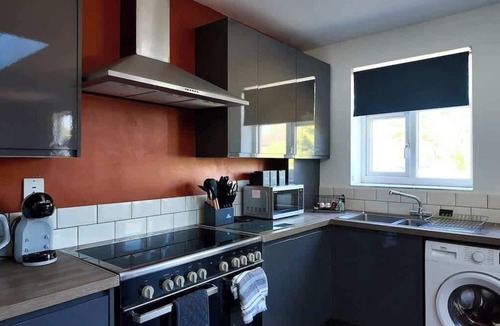 North Weald House | Modern Comfort |4BR Home for 10|