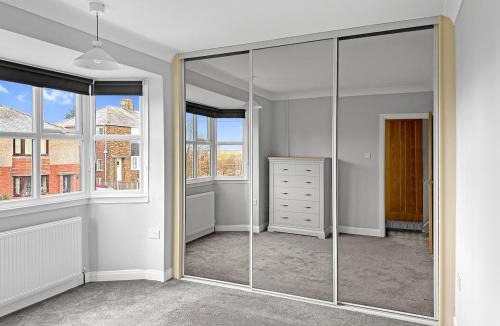 Kiveton Park House | Modern Contractor House - Lockable Gated Parking
