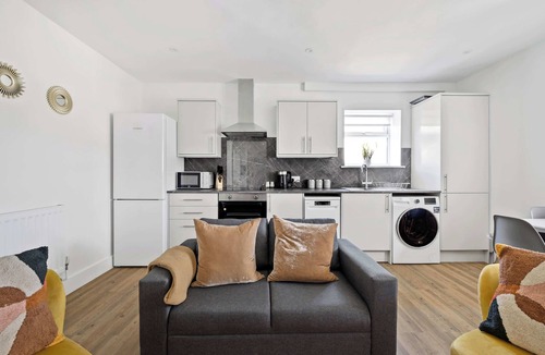 Saltash Apartment | Modern & Cosy 2 Bed Apartment in Saltash