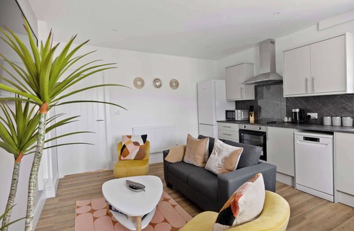 Saltash Apartment | Modern & Cosy 2 Bed Apartment in Saltash