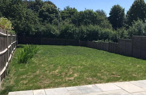 Hemel Hempstead Apartment | Modern Cosy Apartment Close to City Centre with a Generous Terrace and Garden