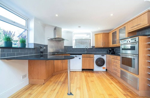 Elstree House | Modern Cosy Home w/Stylish Interior - Pass the Keys