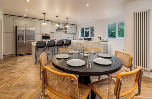 Radlett House | Modern Cosy Home w/Stylish Interior – Pass the Keys