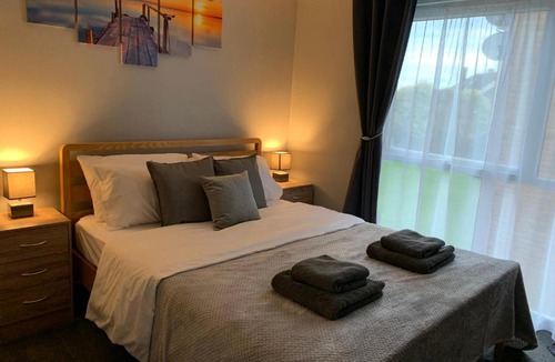 Chelmsford Apartment | Modern Cosy Warm Home With Free Parking