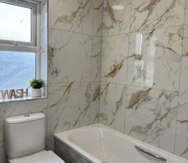 Luton House | Modern Double Rooms, Shared Bathroom, Mansfield Road Luton