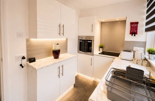 Cowdenbeath Apartment | Modern Entire Apartment- Self Checkin Free Parking