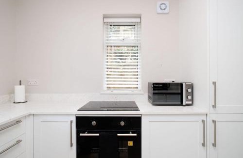 Hertingfordbury Apartment | Modern flat - Hertford town - Sleeps 3