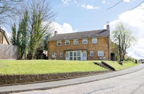 Hertingfordbury Apartment | Modern flat - Hertford town - Sleeps 3