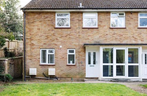 Hertingfordbury Apartment | Modern flat - Hertford town - Sleeps 3