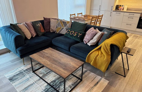 Glasgow Apartment | Modern Flat in Glasgow City | Free Parking & WiFi